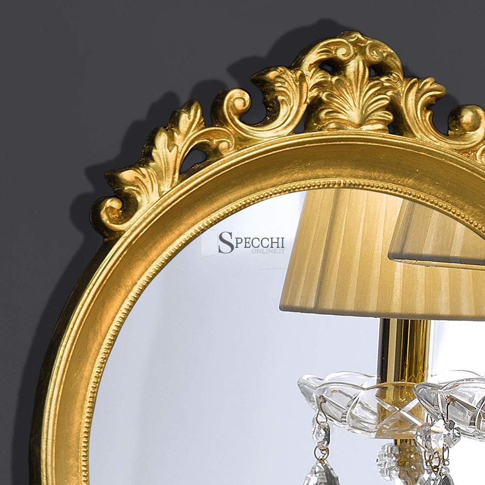 Specchio grande da parete con cornice intagliata, finitura in foglia oro