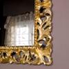 specchio con cornice oro