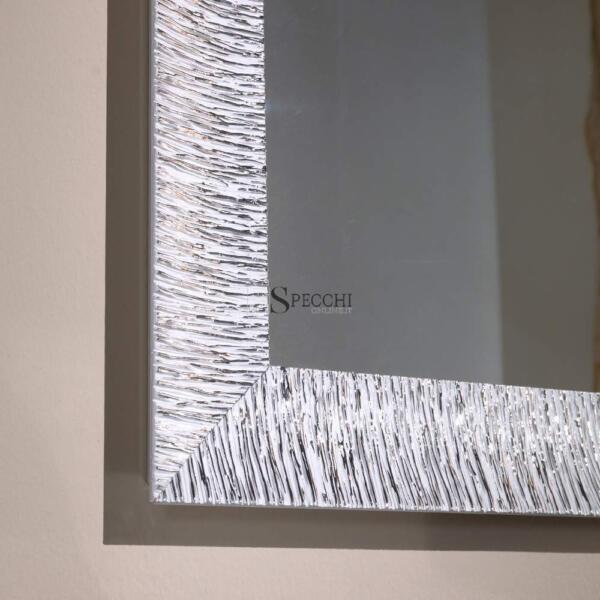 Specchio con cornice argentata